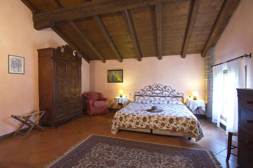 Agriturismo La Cascinetta ปิเอเวดิเชนโต ภายนอก รูปภาพ