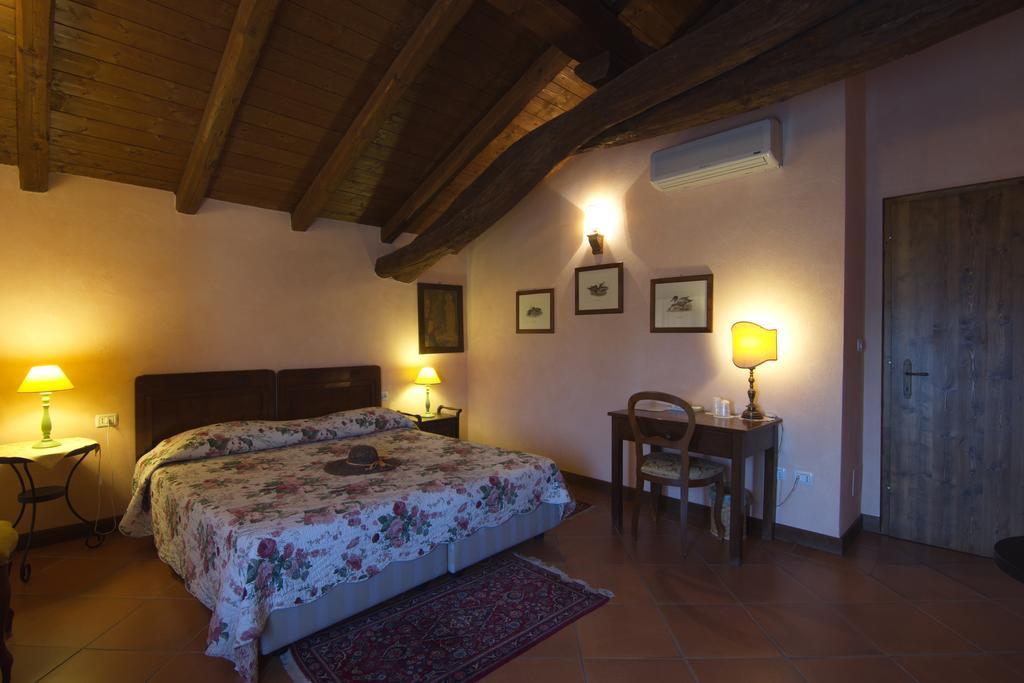 Agriturismo La Cascinetta ปิเอเวดิเชนโต ภายนอก รูปภาพ